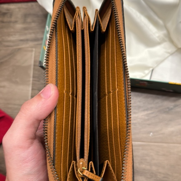 Gucci x Disney Zip Wallet - Picture 4 of 8